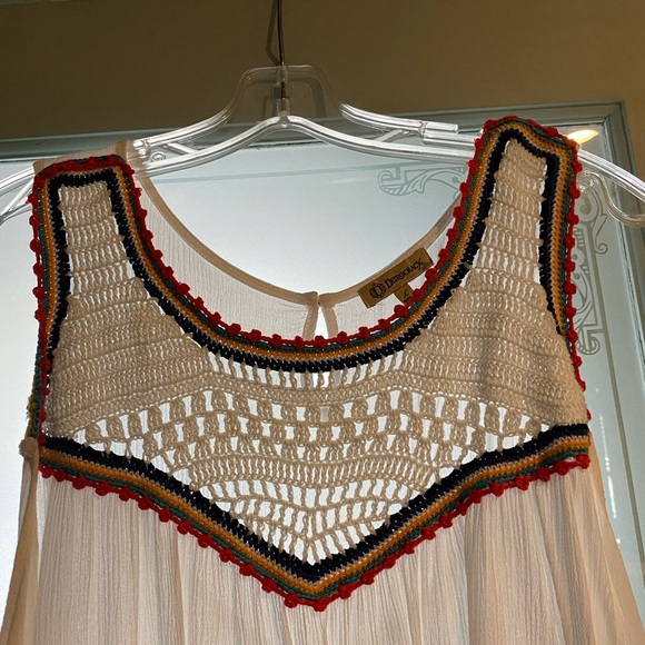 European style white top Capri look - Picture 2 of 3